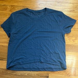 train to be tee lululemon size 4